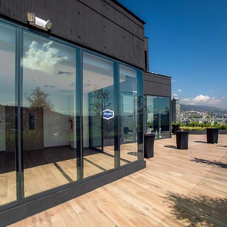 Отель Hampton By Hilton Quito La Carolina Park Экстерьер фото