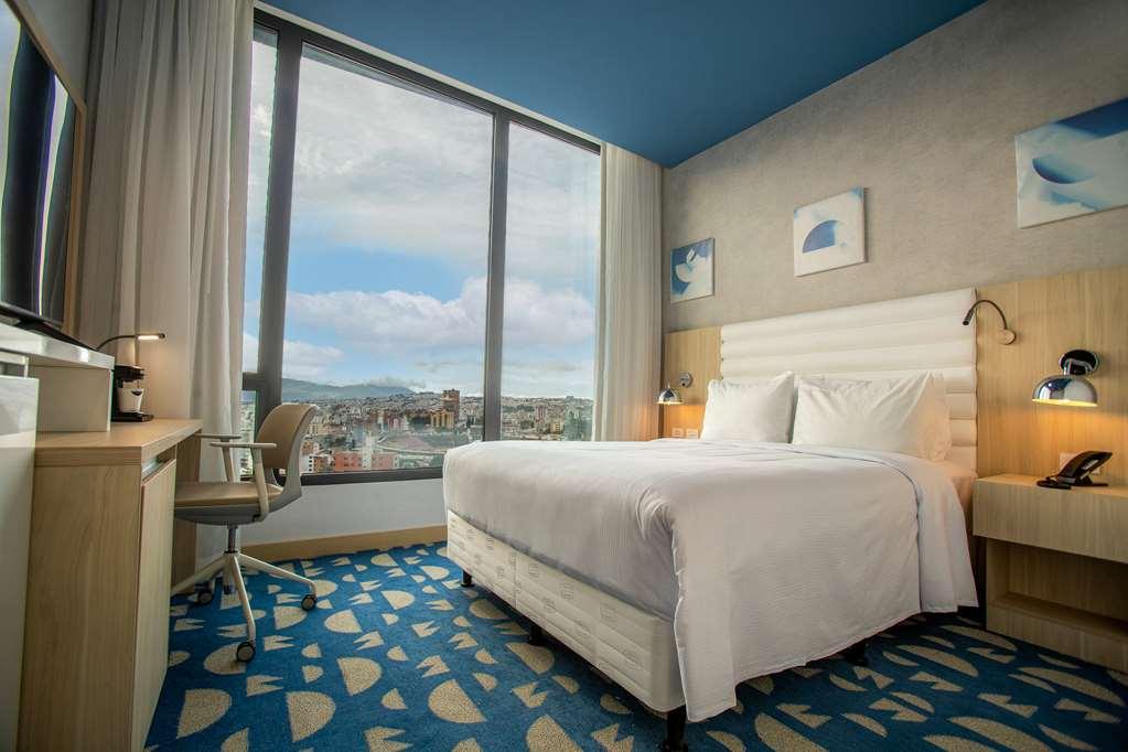 Отель Hampton By Hilton Quito La Carolina Park Номер фото