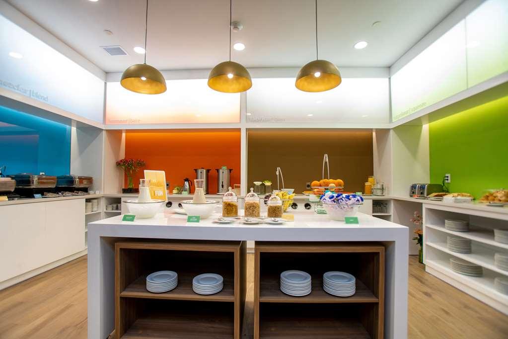 Отель Hampton By Hilton Quito La Carolina Park Ресторан фото