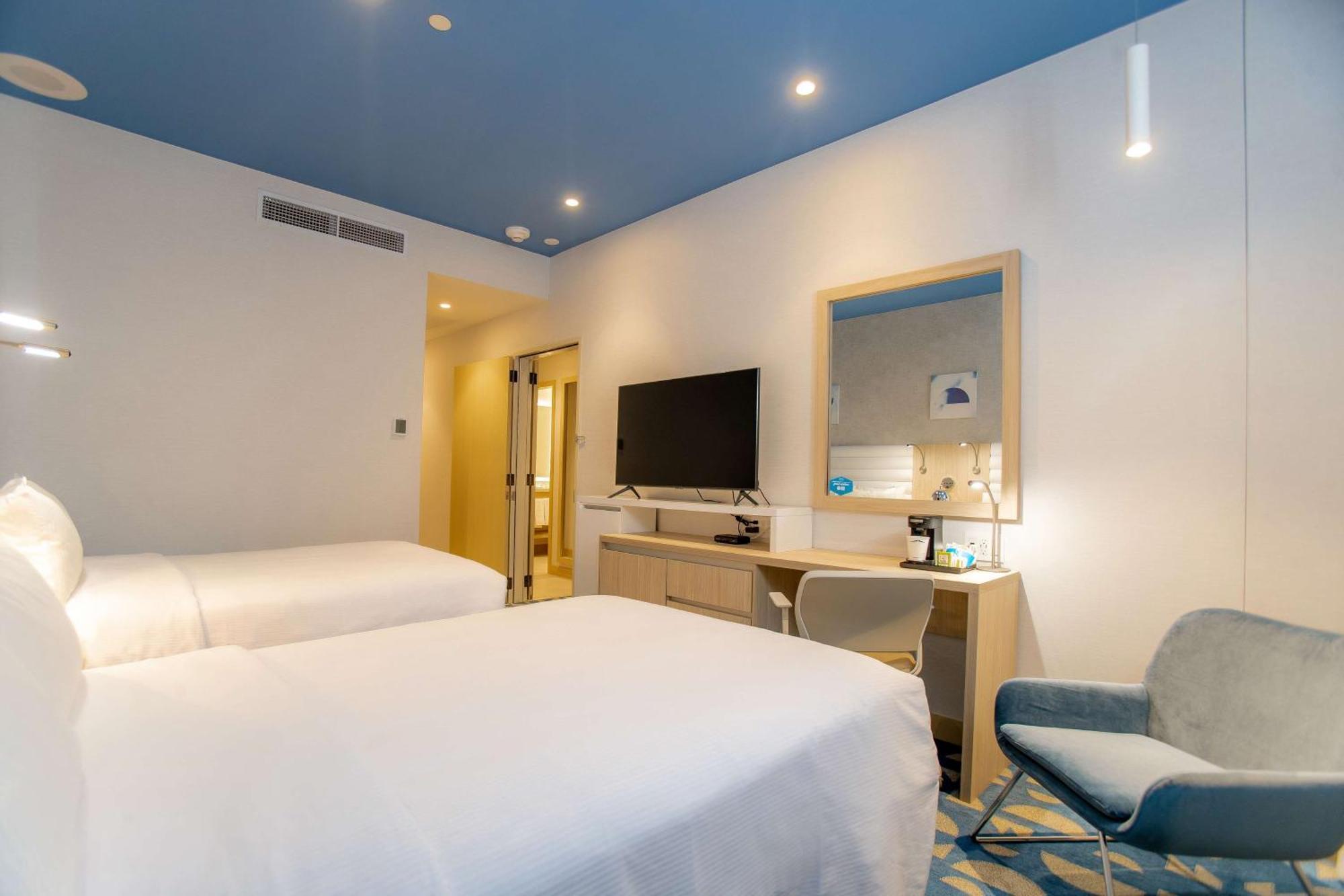 Отель Hampton By Hilton Quito La Carolina Park Экстерьер фото
