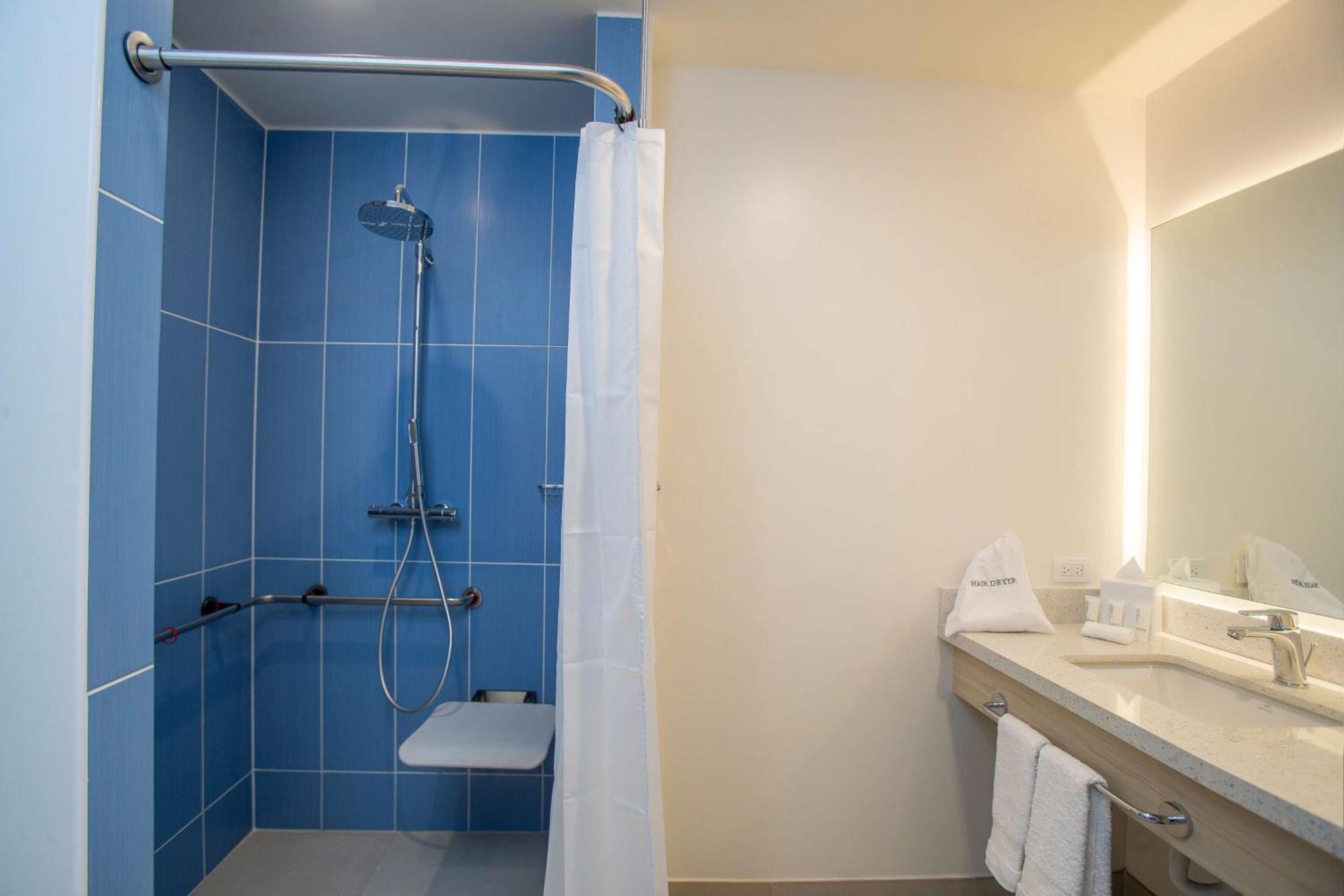 Отель Hampton By Hilton Quito La Carolina Park Экстерьер фото