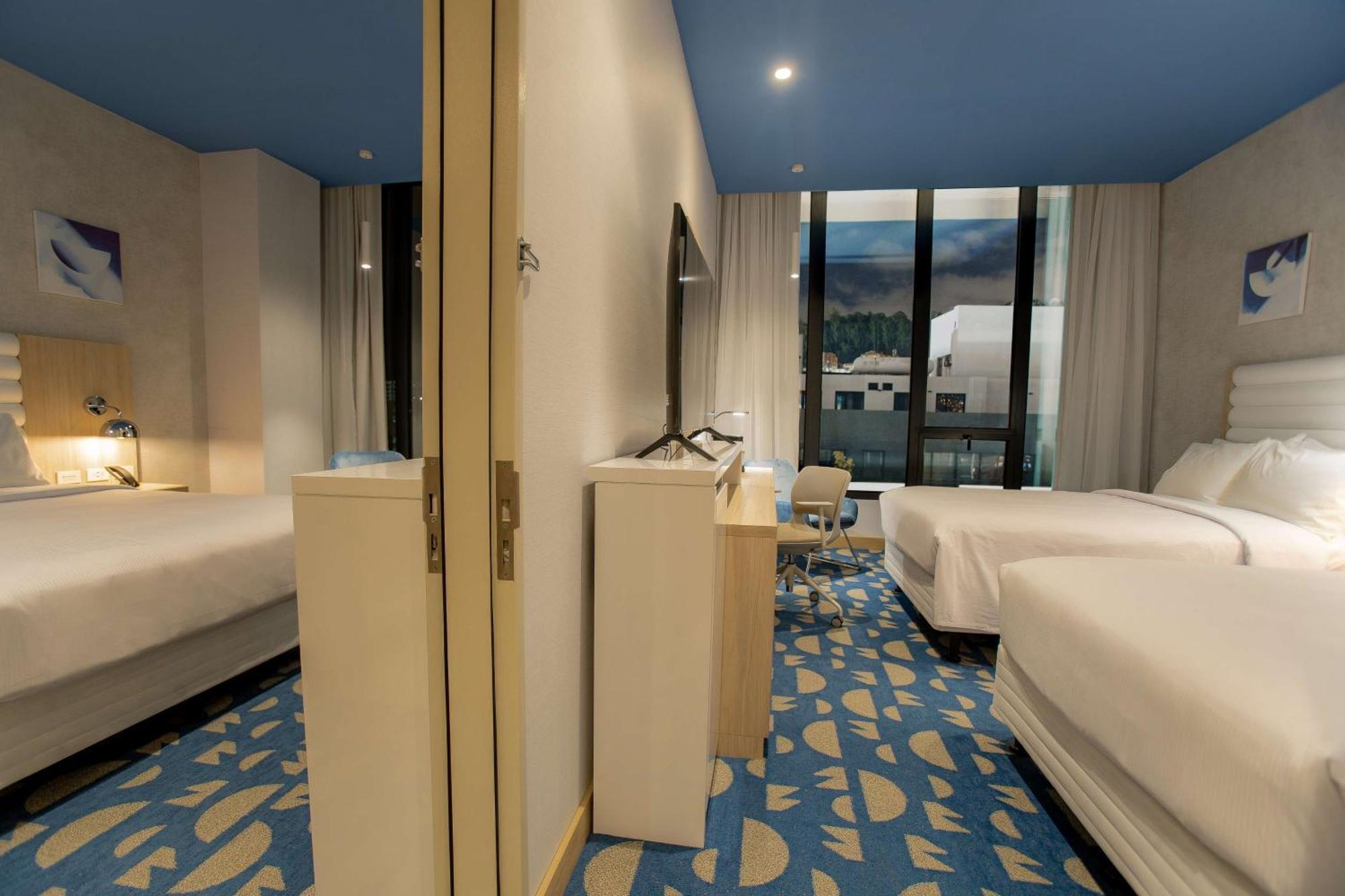 Отель Hampton By Hilton Quito La Carolina Park Экстерьер фото
