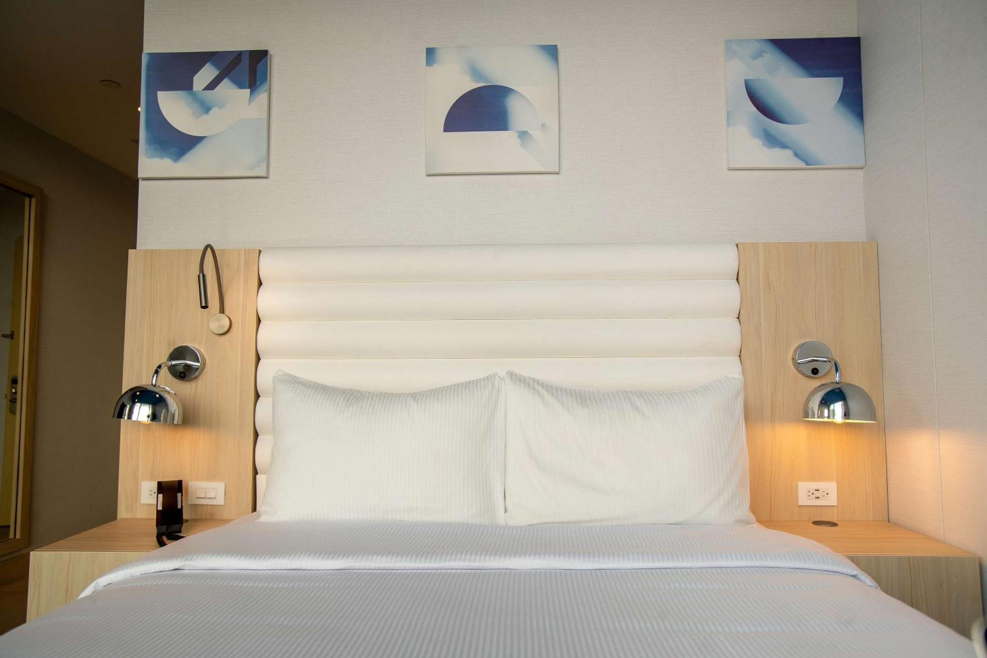 Отель Hampton By Hilton Quito La Carolina Park Экстерьер фото