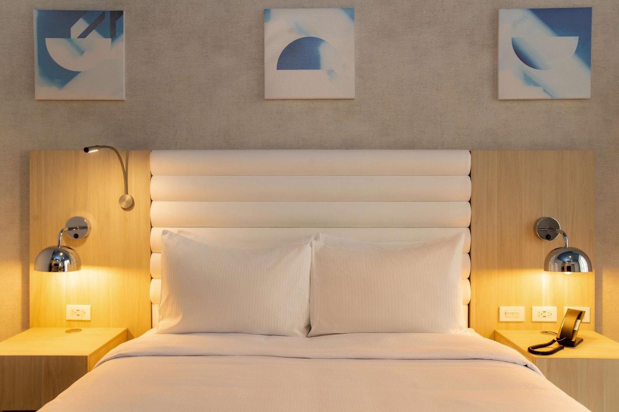 Отель Hampton By Hilton Quito La Carolina Park Экстерьер фото