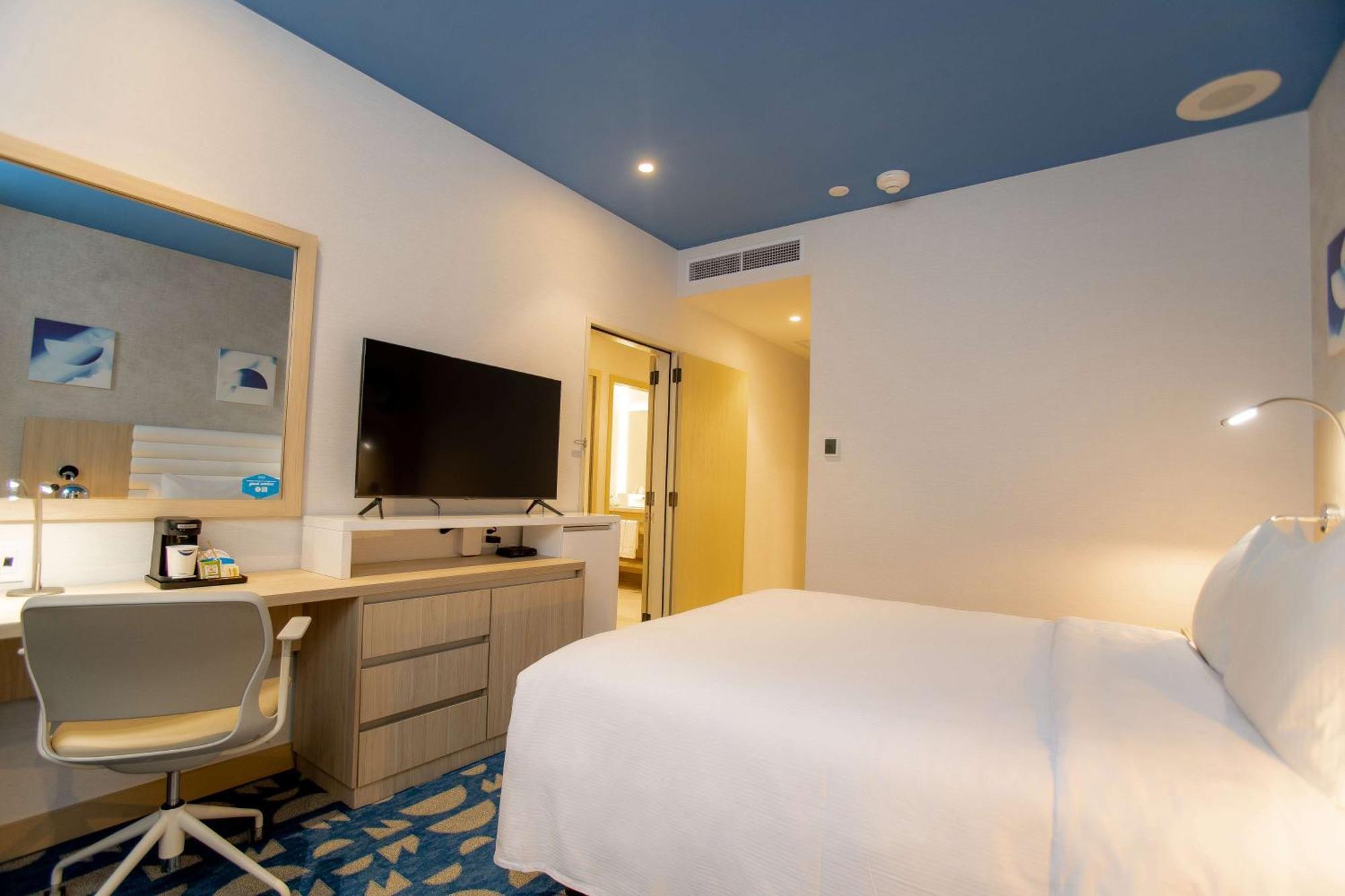 Отель Hampton By Hilton Quito La Carolina Park Экстерьер фото