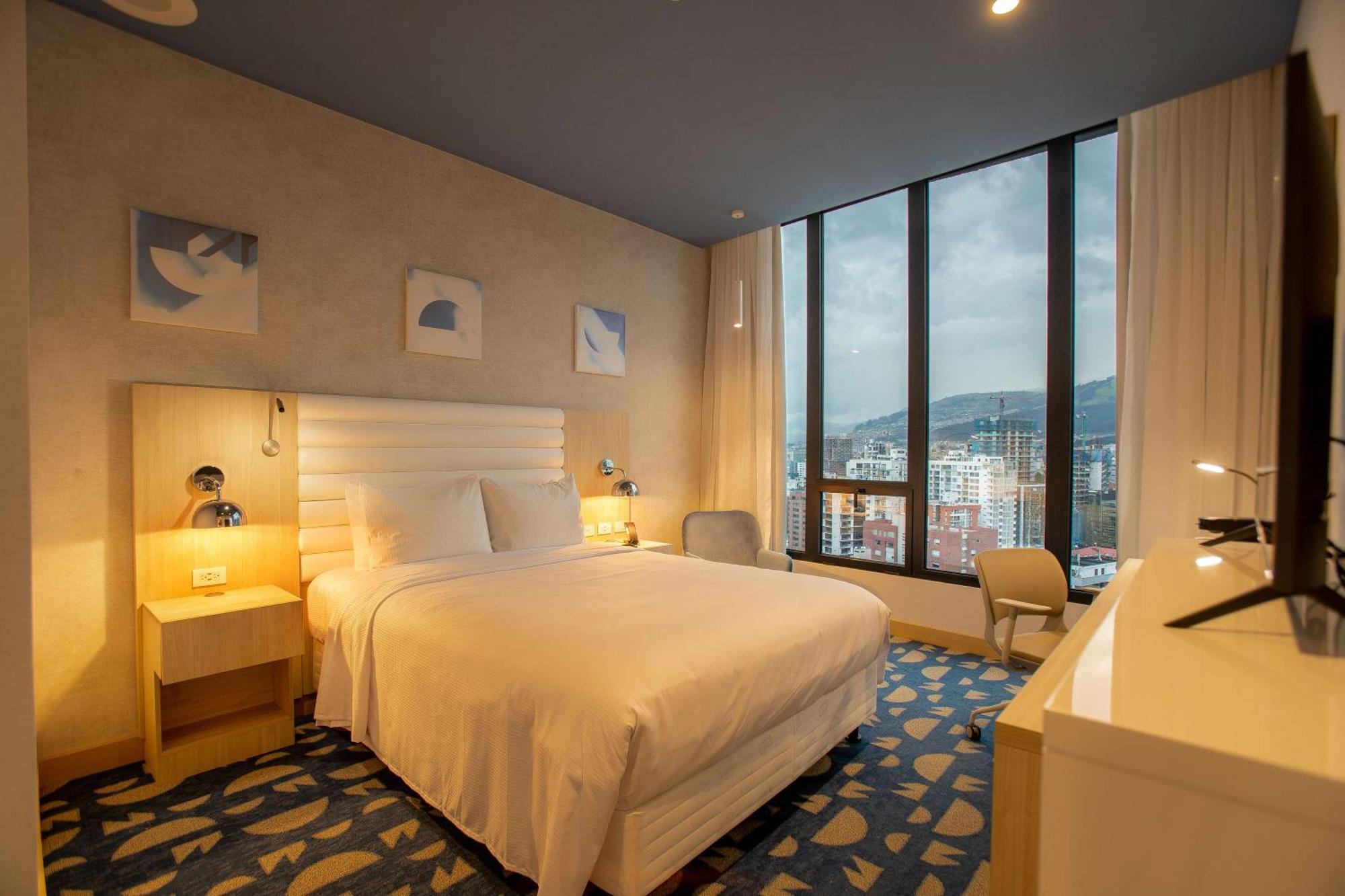 Отель Hampton By Hilton Quito La Carolina Park Экстерьер фото