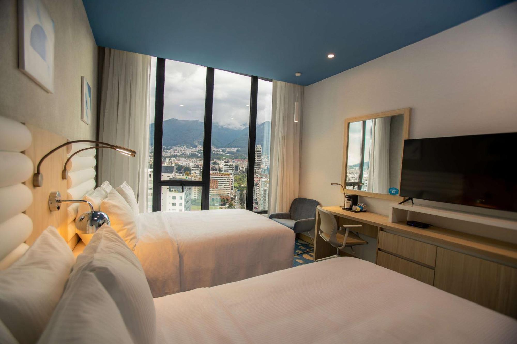 Отель Hampton By Hilton Quito La Carolina Park Экстерьер фото