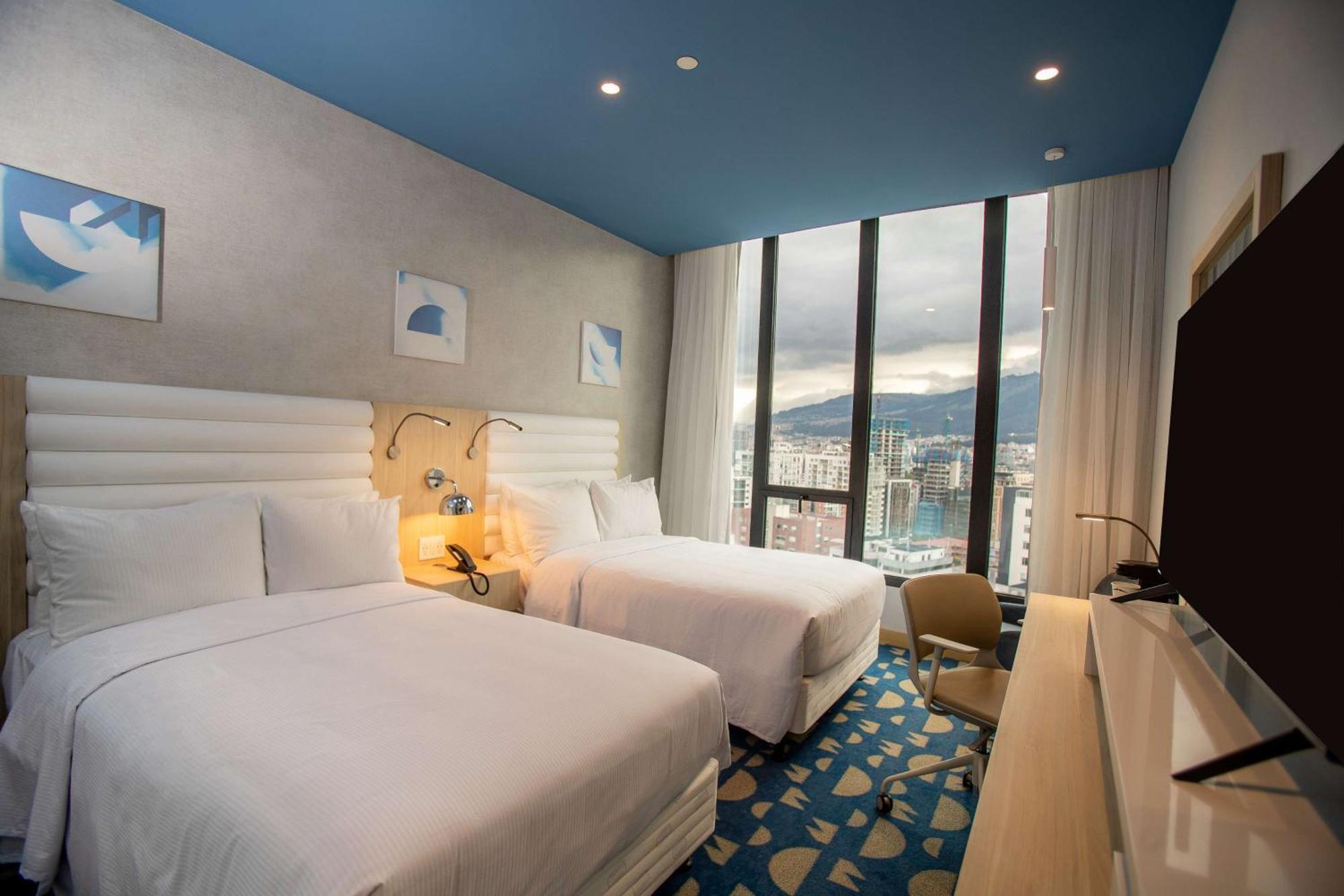 Отель Hampton By Hilton Quito La Carolina Park Экстерьер фото
