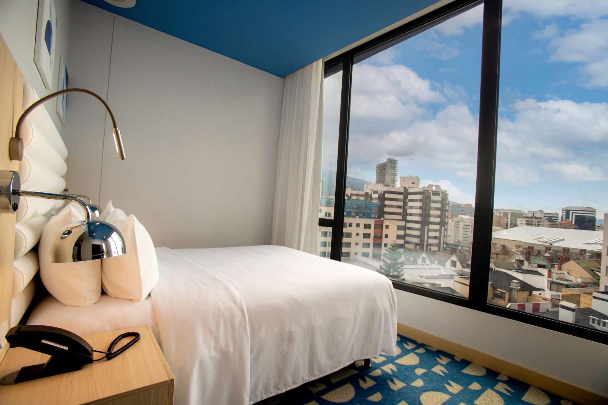 Отель Hampton By Hilton Quito La Carolina Park Экстерьер фото
