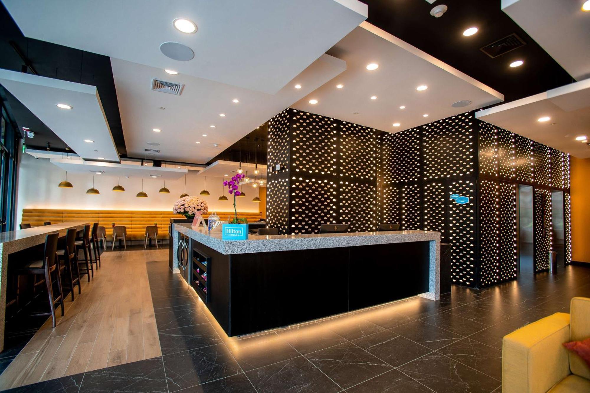 Отель Hampton By Hilton Quito La Carolina Park Экстерьер фото