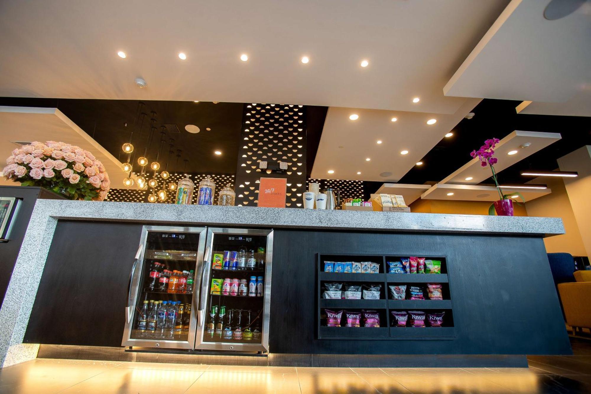 Отель Hampton By Hilton Quito La Carolina Park Экстерьер фото