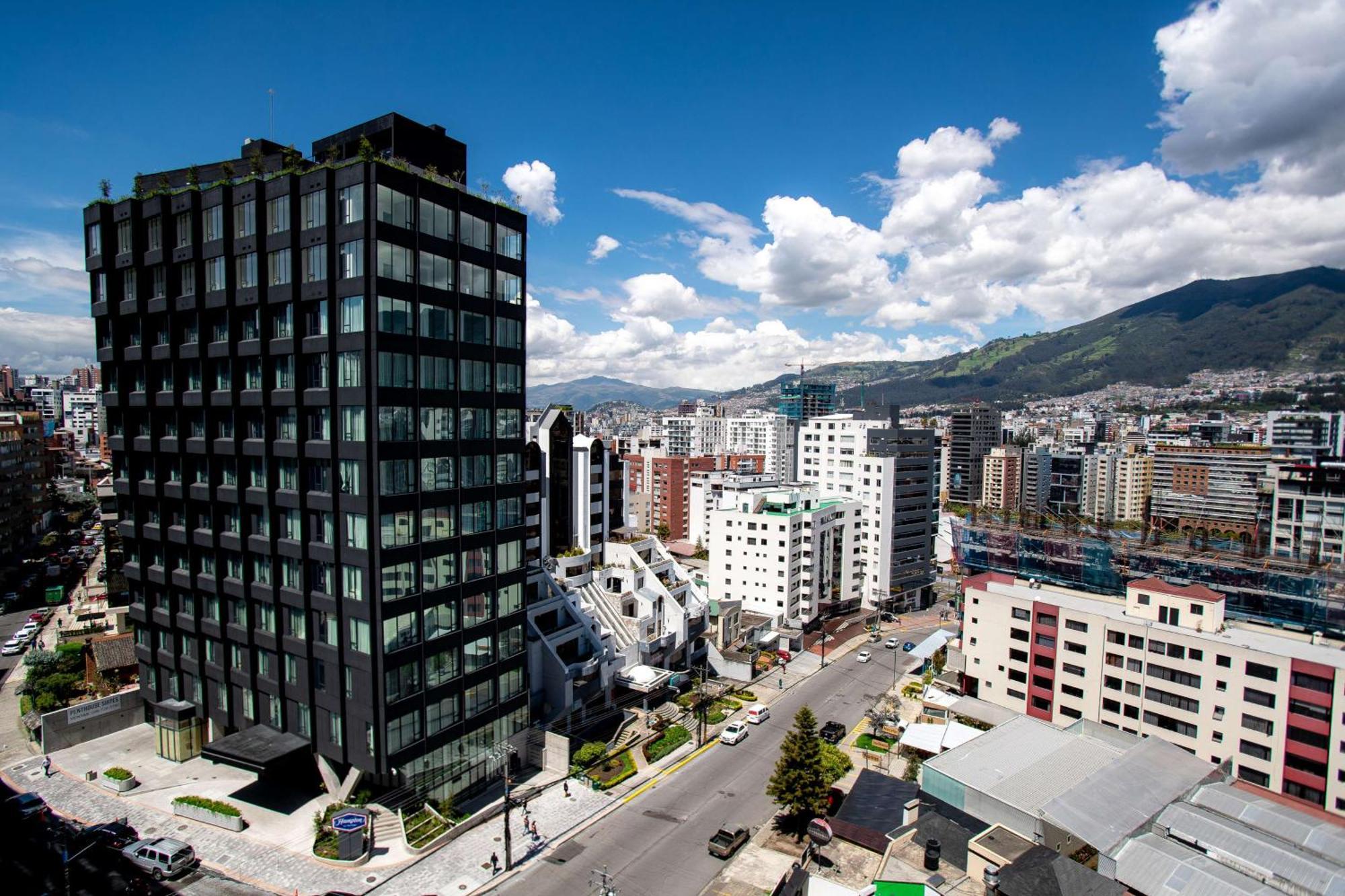 Отель Hampton By Hilton Quito La Carolina Park Экстерьер фото